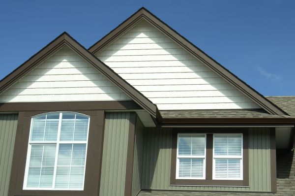 Cost of Vertical Vinyl Siding Repair in Eden Prairie